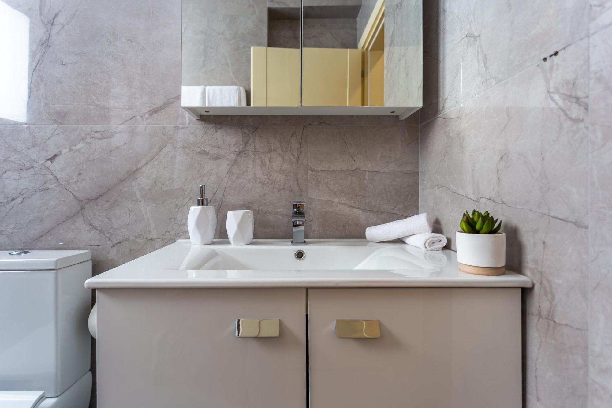 Апартаменты Pantio Living Менеоу